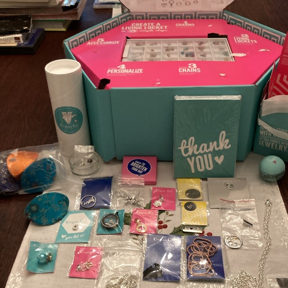 NIB Origami Owl Retired Lot  - Picture 8 of 12